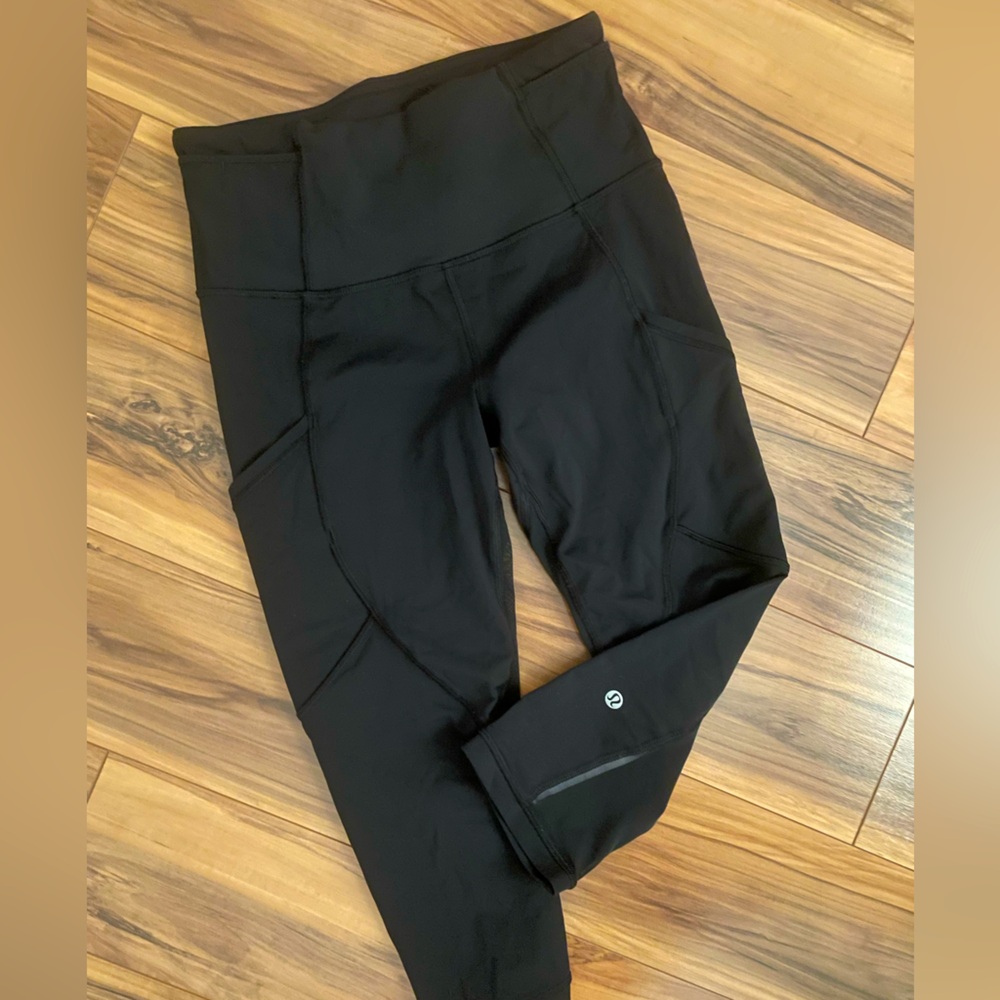 Lululemon athletica women’s Black High-Waisted Leggings size 4 capri